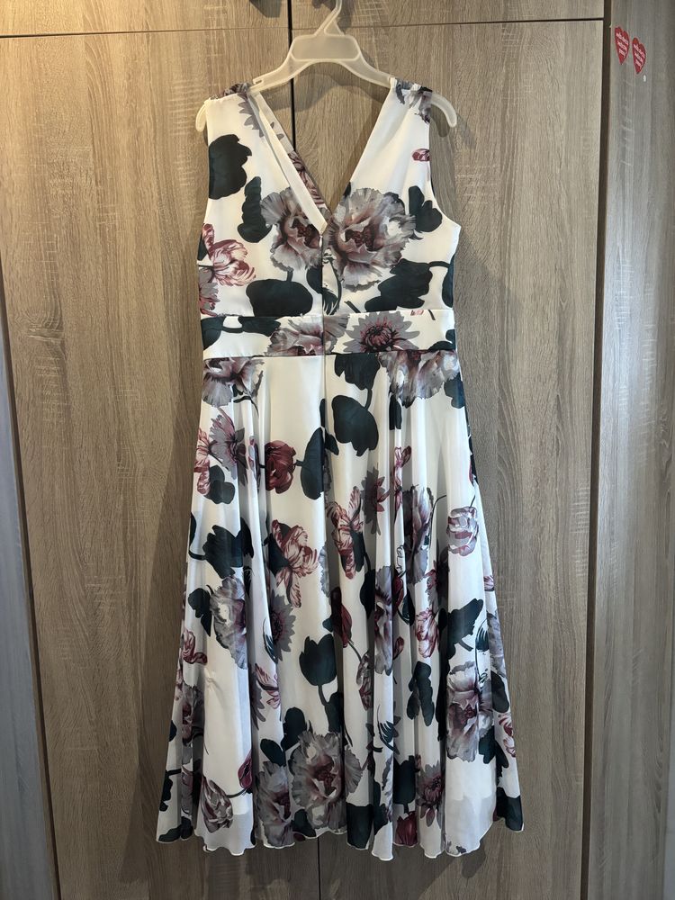 Sukienka midi w kwiaty