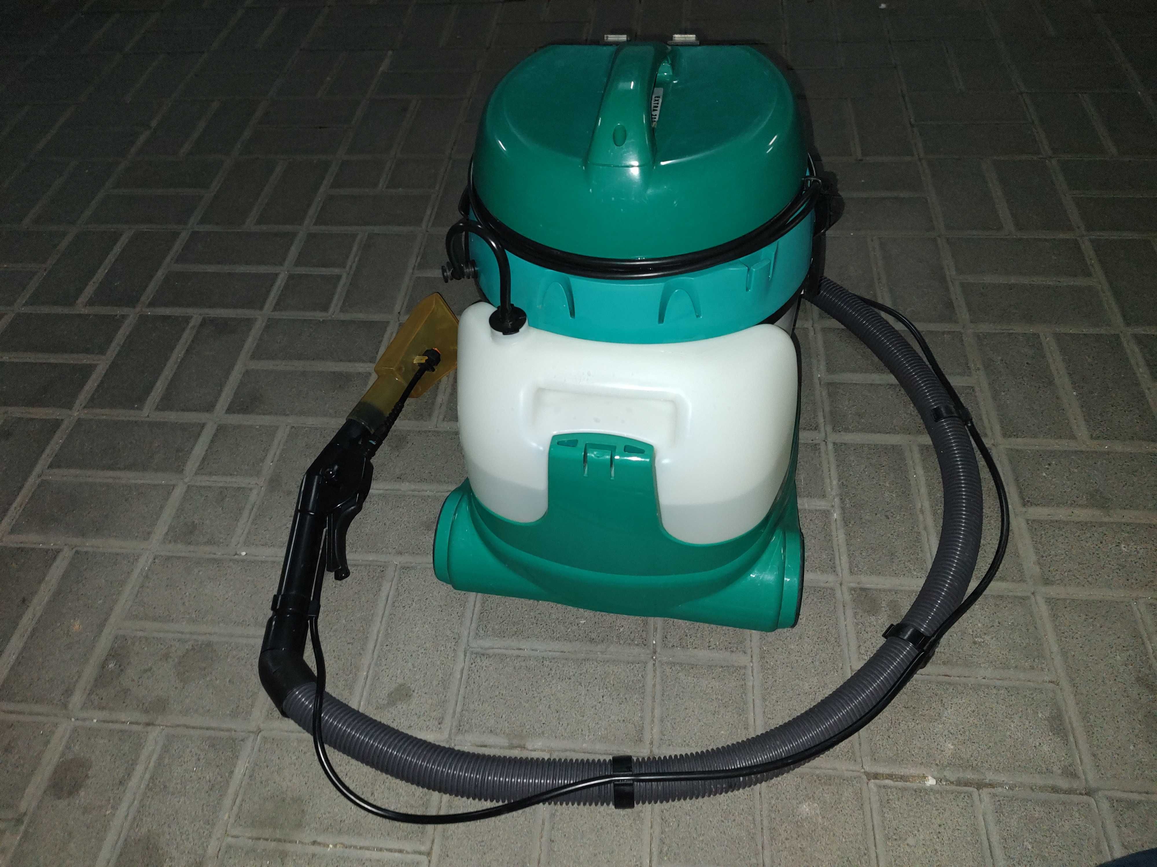 Przemysłowy odkurzacz do prania tapicerki LIV EXTRA 2000 o mocy 1600 W
