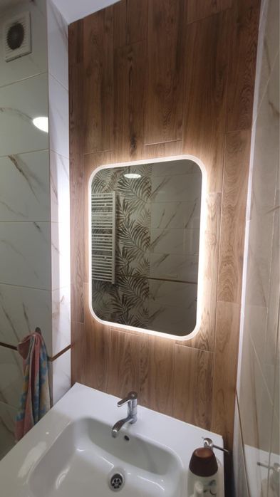 Lustro łazienkowe z oswietleniem led