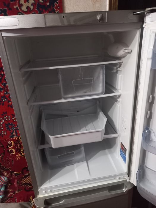 Холодильник Індезіт