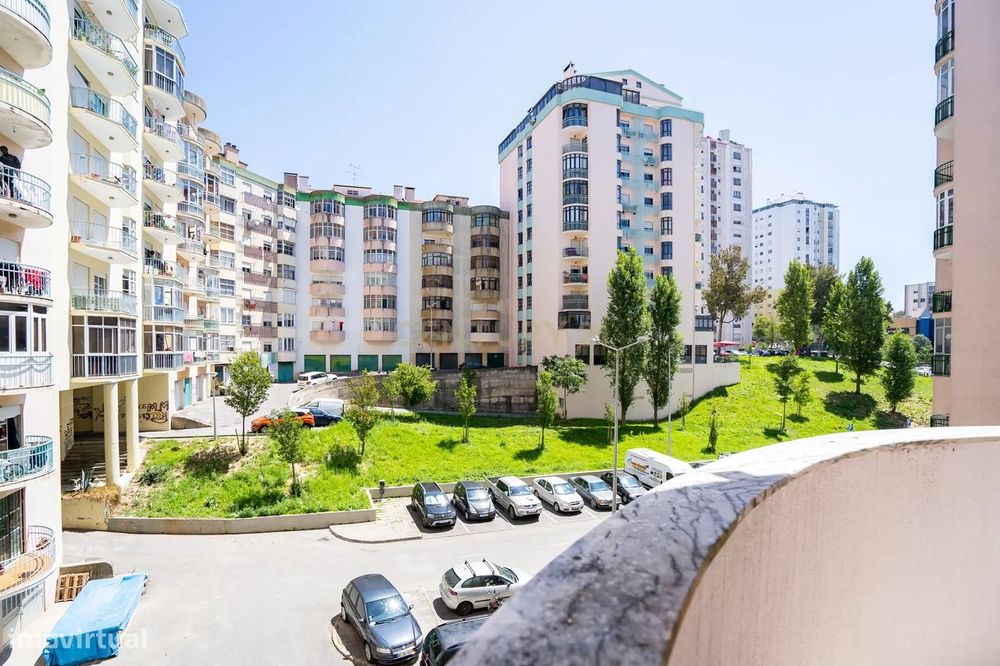 Apartamento T2 Central Tapada das Mercês/Sintra - VISITAS SUSPENSAS