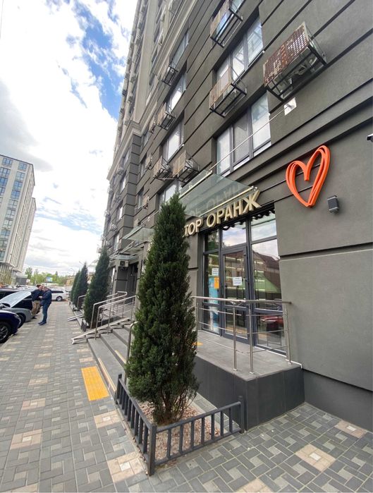 Фасад! торгове приміщення, Кам`янська 6, ЖК Метрополія, Позняки, ключі