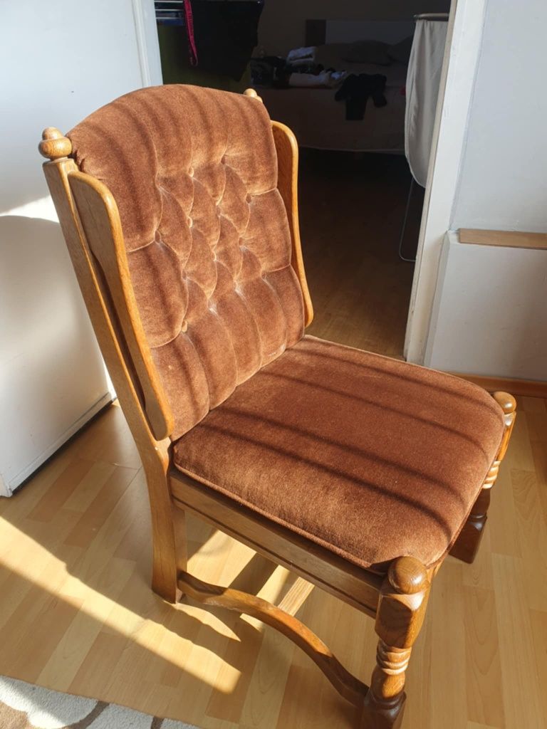 Krzesła dębowe szt 5 oraz lampa stojąca