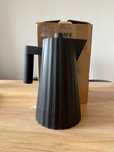 Alessi- czajnik Plisse, czarny 1,7 l