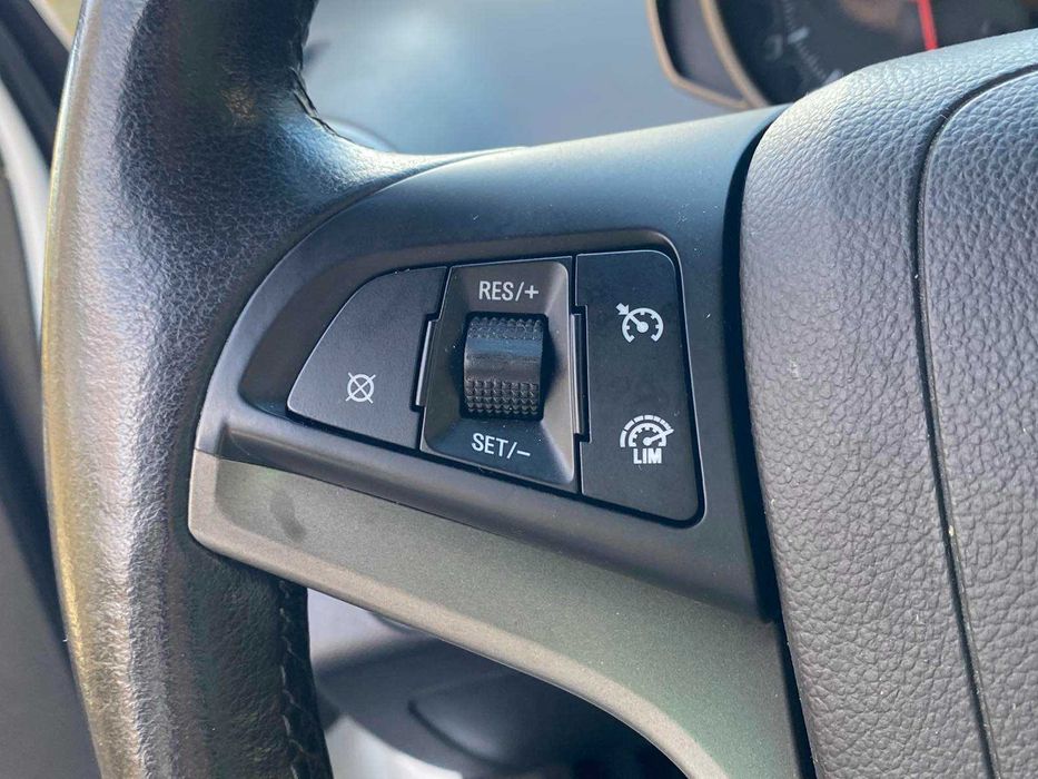 Chevrolet Aveo 2012 року 1.2/бензин