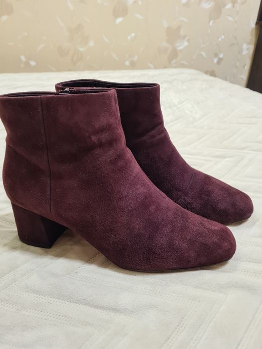 Полусапожки женские CLARKS, 39 размер,UK6,замшевые.