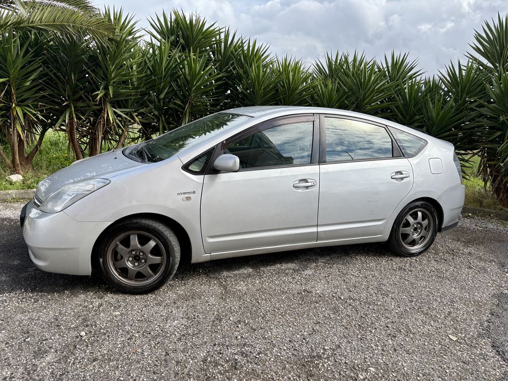 Hibrido toyota prius Nacional muito bom estado