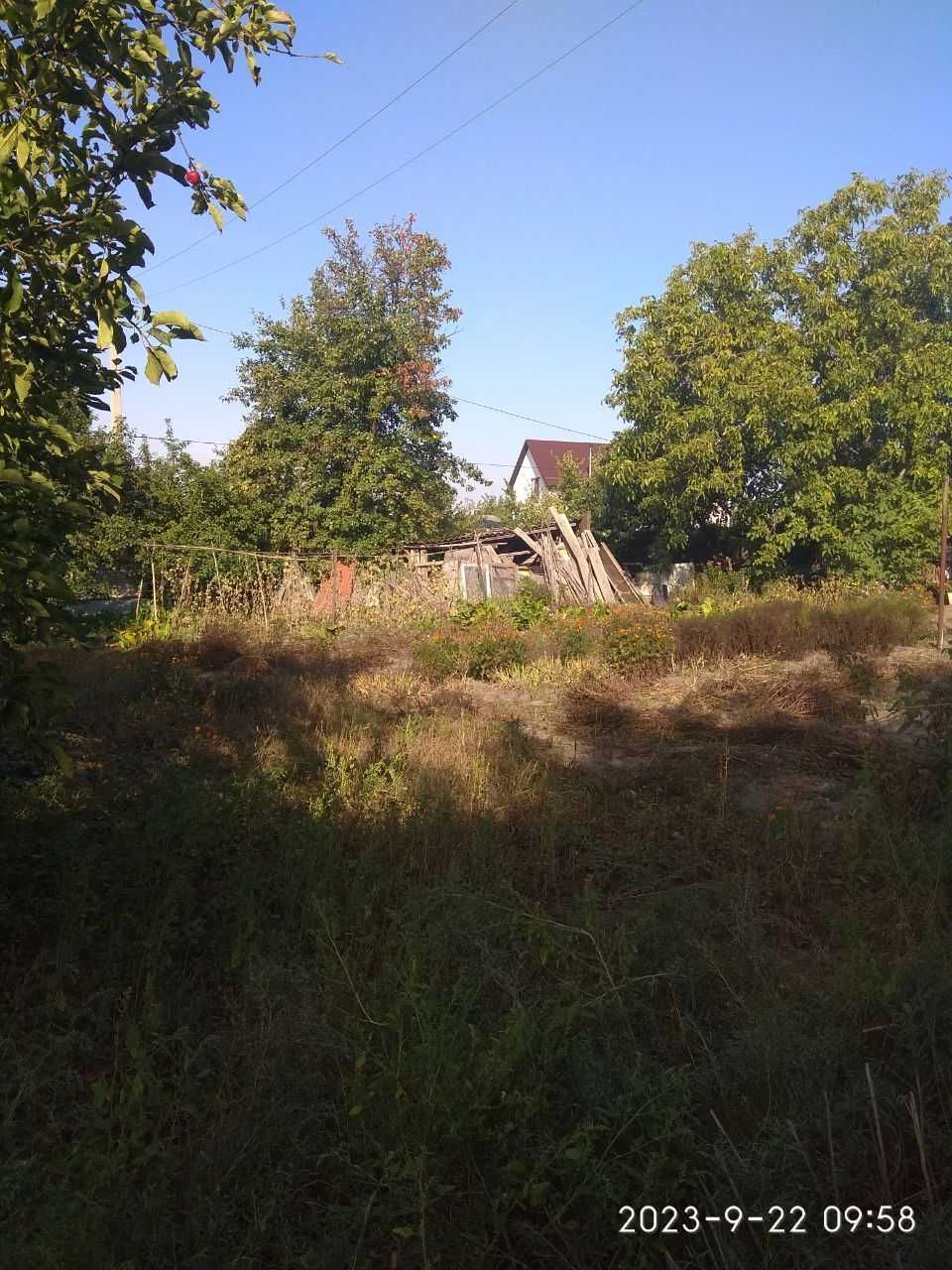 Продам будинок  ділянку 0,114га Димер Центр.
