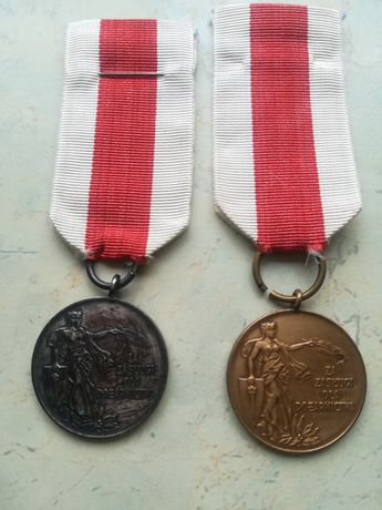 Dwa medale za zasługi dla pożarnictwa plus 1 gratis