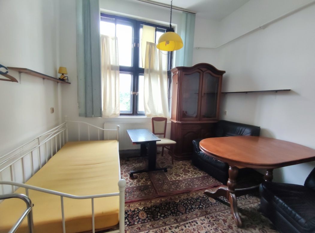 Pokój dla osoby prqcującej przy ul. Rewolucji 1905r