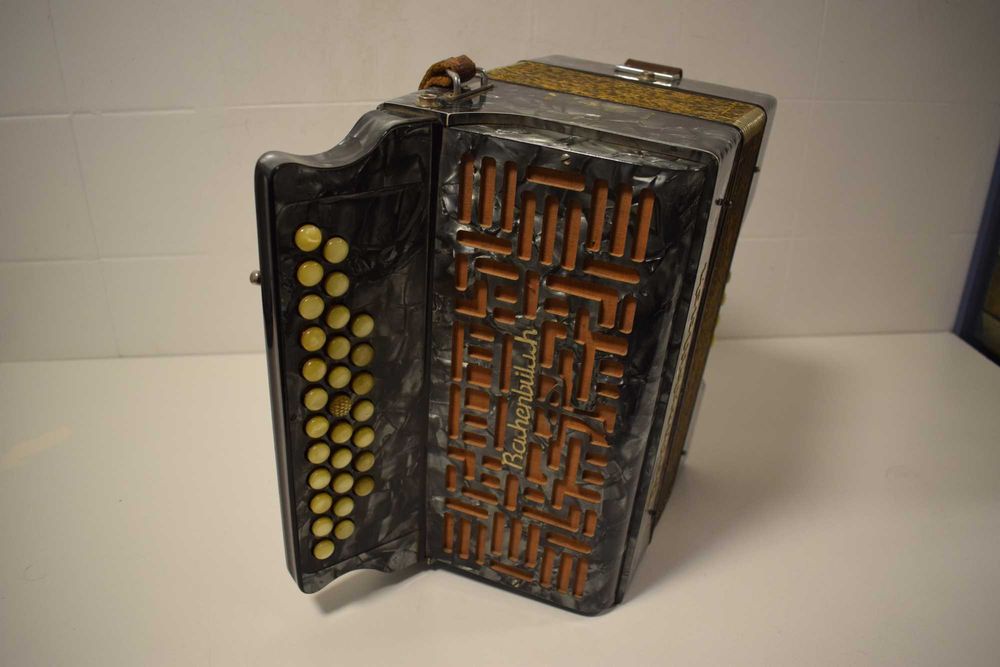 Concertina da Marca Bachenbulach Tel 3 voz