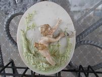 Medalion aniołek z porcelany