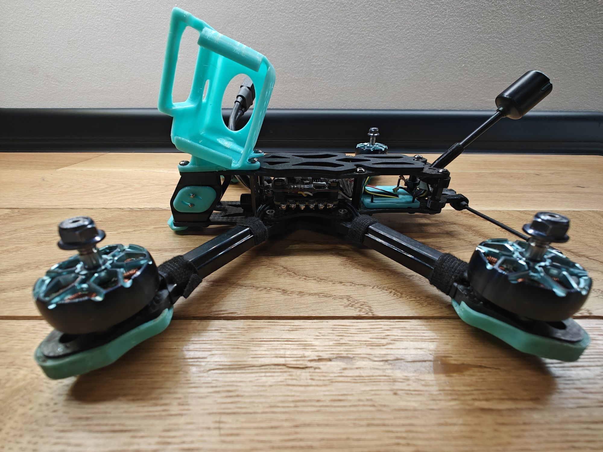 FPV apex 5", t-motor, bez vtx