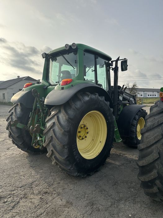 Трактор John Deere 6930 Premium з фронтальним навантажувачем