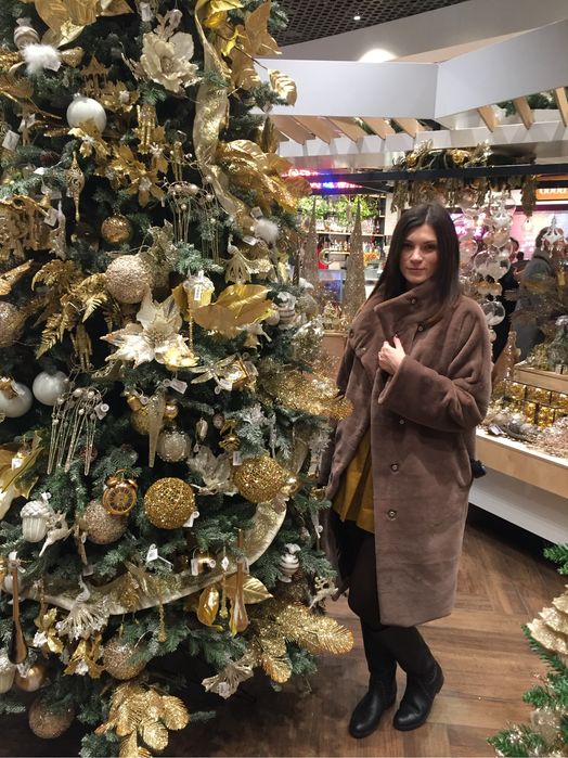 Шуба коричневого кольору