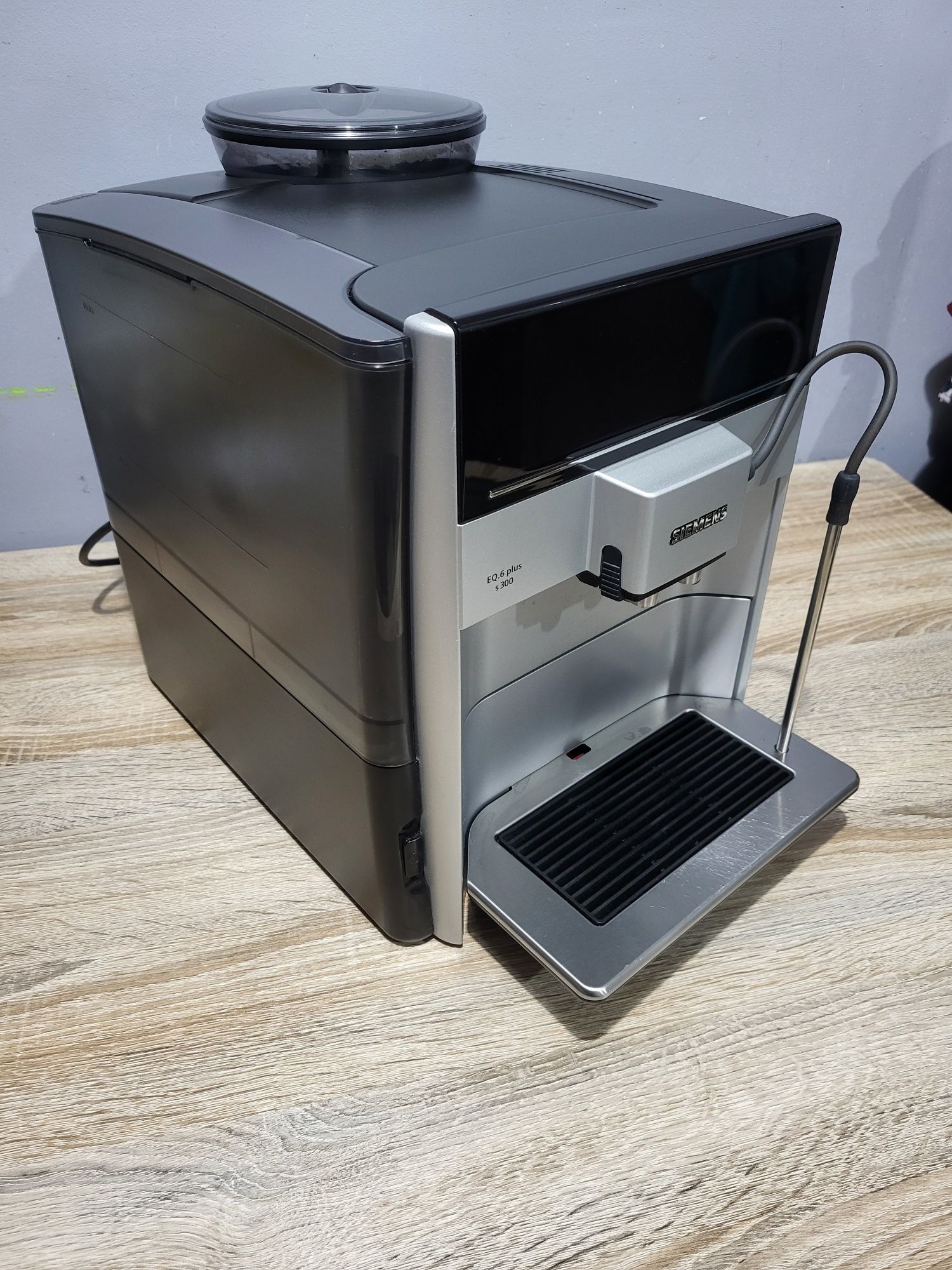 Ekspres ciśnieniowy Siemens EQ.6 Plus s300 Dotyk latte