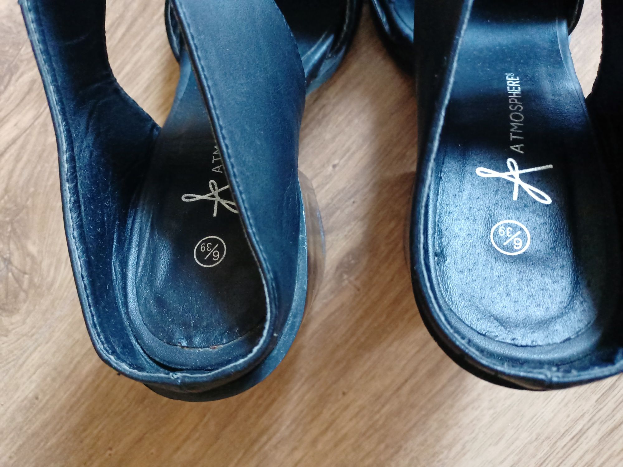 Buty na koturnie