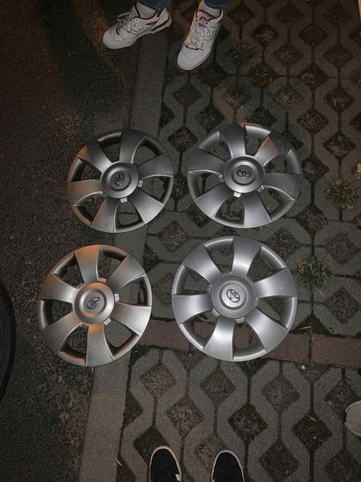 komplet 4 stalowych felg i kołpaków do toyoty yaris