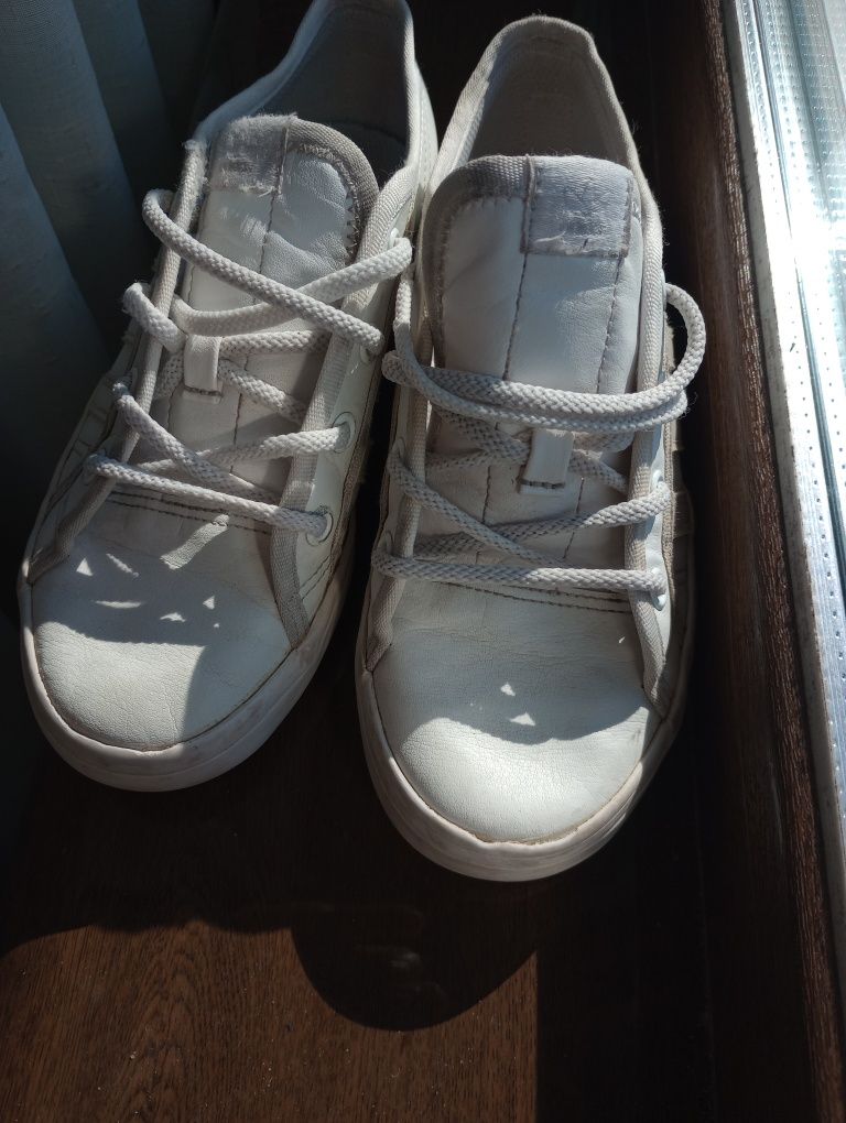 Кожаные кроссовки Adidas 35