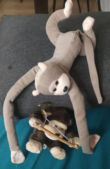 Dwie maskotki małpki