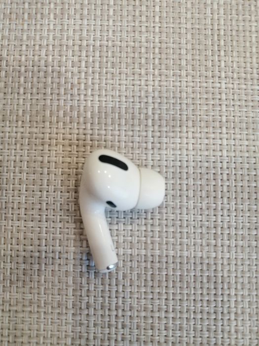 Лівий навушник AirPods Pro