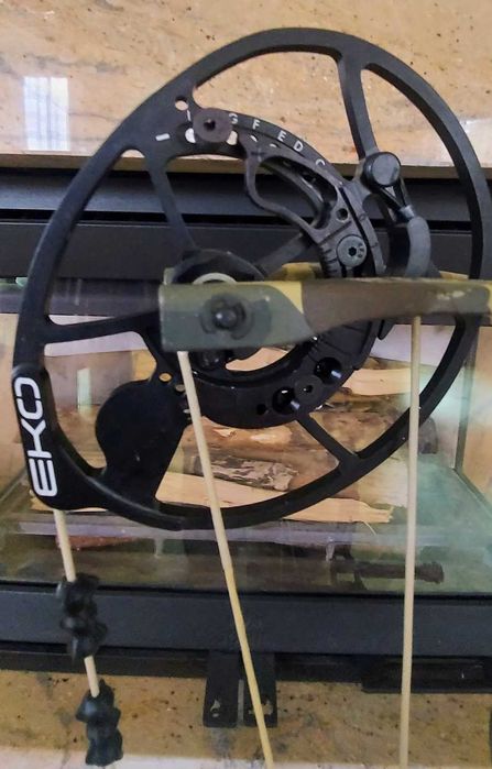 Łuk bloczkowy Bear Whitetail INT z podstawką QAD Ultra Rest HDX