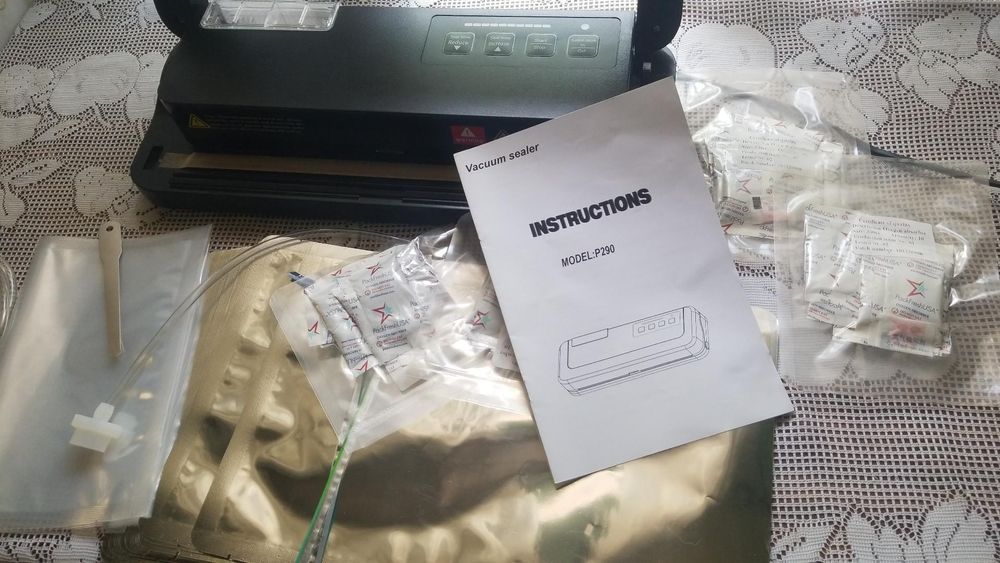 Вакуумний пакувальник (вакууматор) P-290A чорний