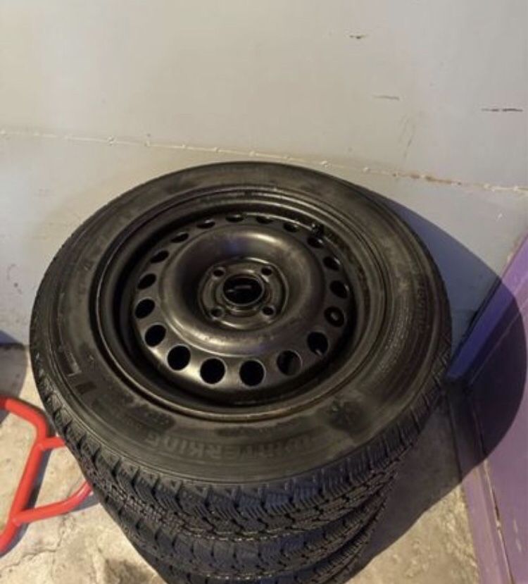 Продам зимнюю резину на дисках 185/60R14