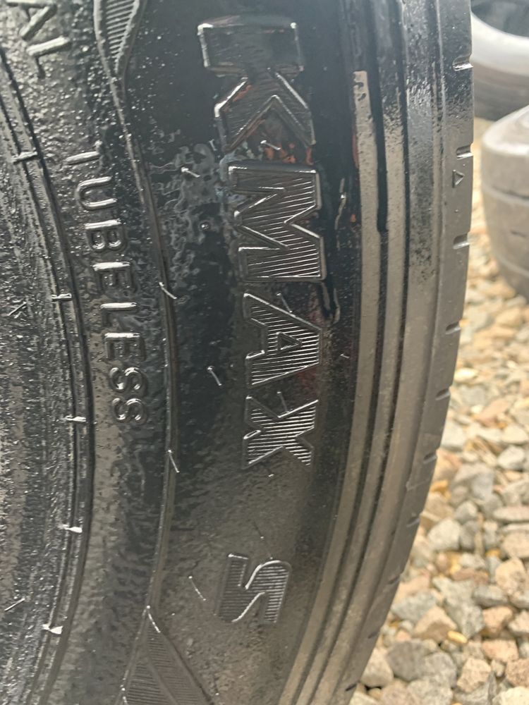 B75. 265/70/19,5 Goodyear Kmax S