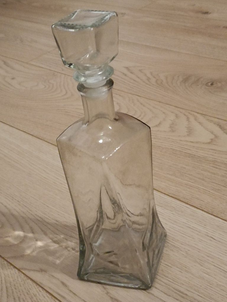 Szklana karafka na napoje
