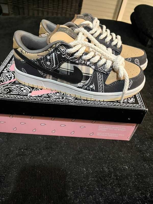 ButyDamskieTrampki NikeSBDunkTravisScott R.42