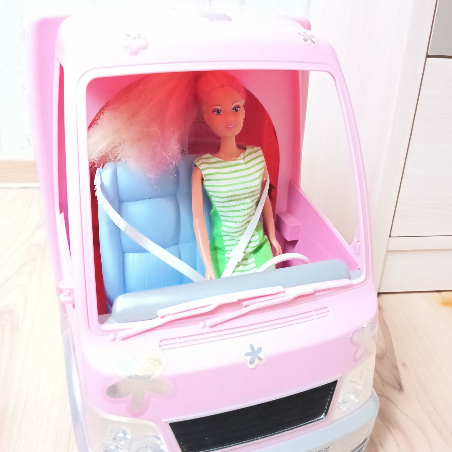 Kamper Barbie z basenem