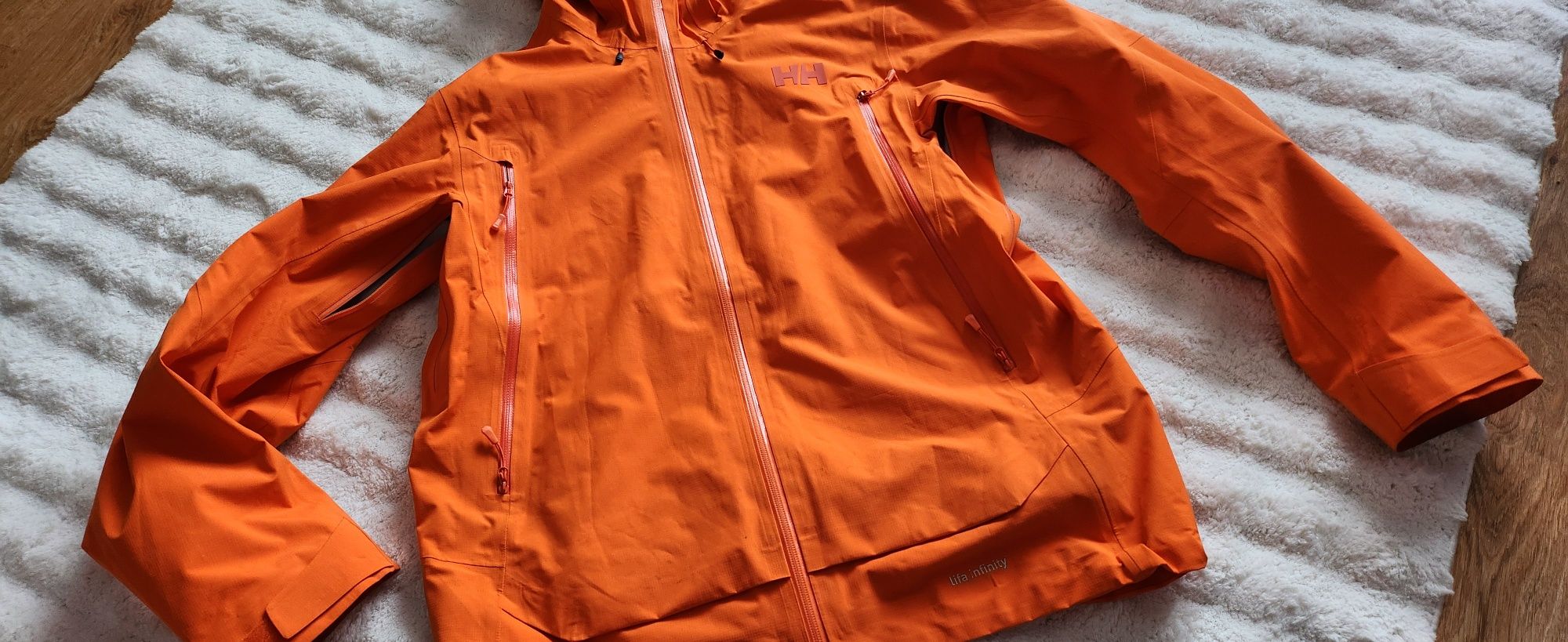 Sprzedam kurtkę Helly  Hansen system recco L