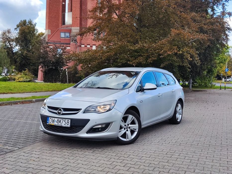 Opel Astra Opel Astra 1.4 Turbo Cosmo Polska