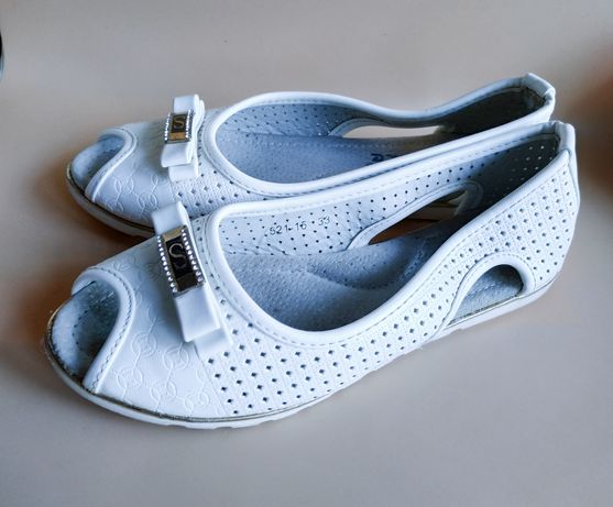 Летние открытые туфли для девочки Yalike 33р-р