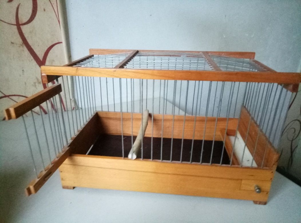 Клетки для птиц.
