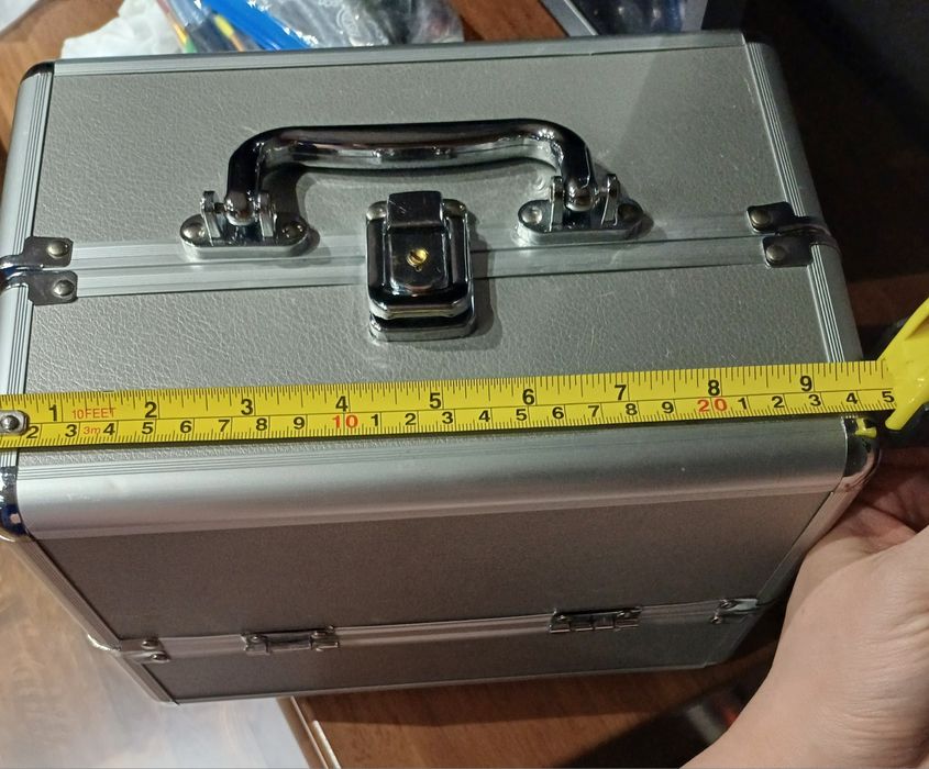 Kuferek na lakiery, żele, pilniki itp.