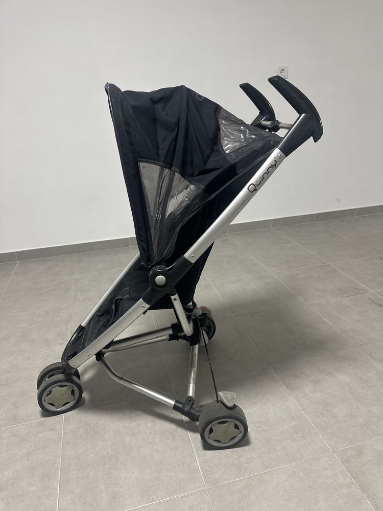Carrinho Quinny preto e cinza