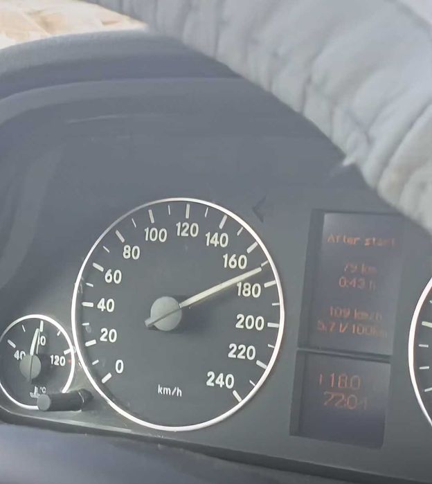 Mercedes-Benz  A-180