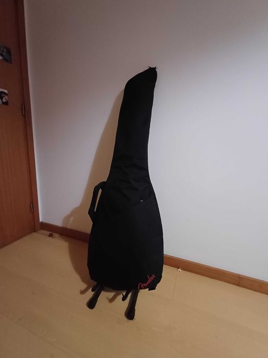 Contrabaixo Ibanez 4 cordas preto, melhor opçâo para começar.