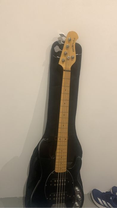 Baixo Music Man Stingray 5