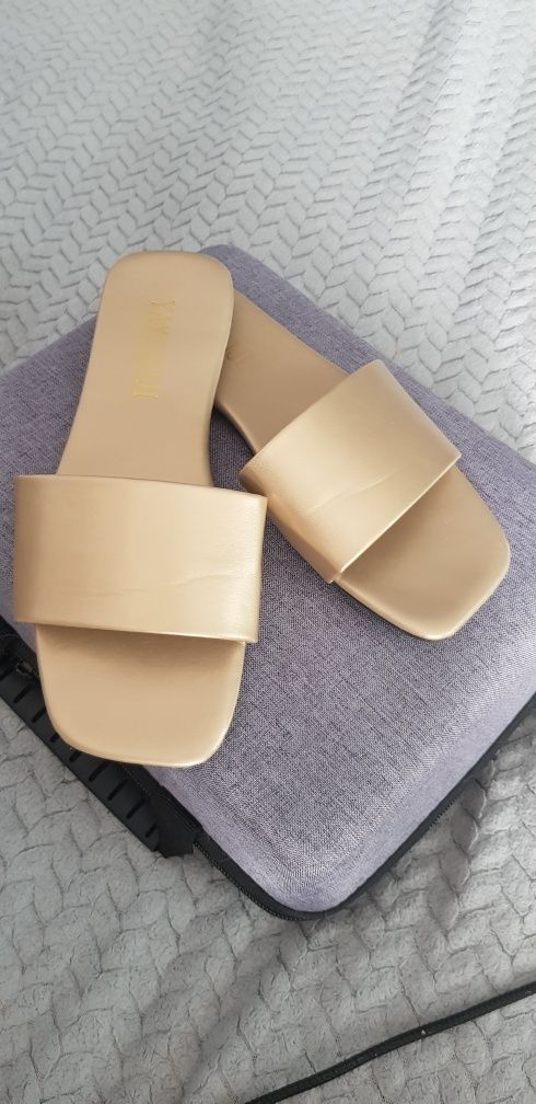 Piękne klapki boho w kolorze złotym r.35
Założone jeden raz,  okazały