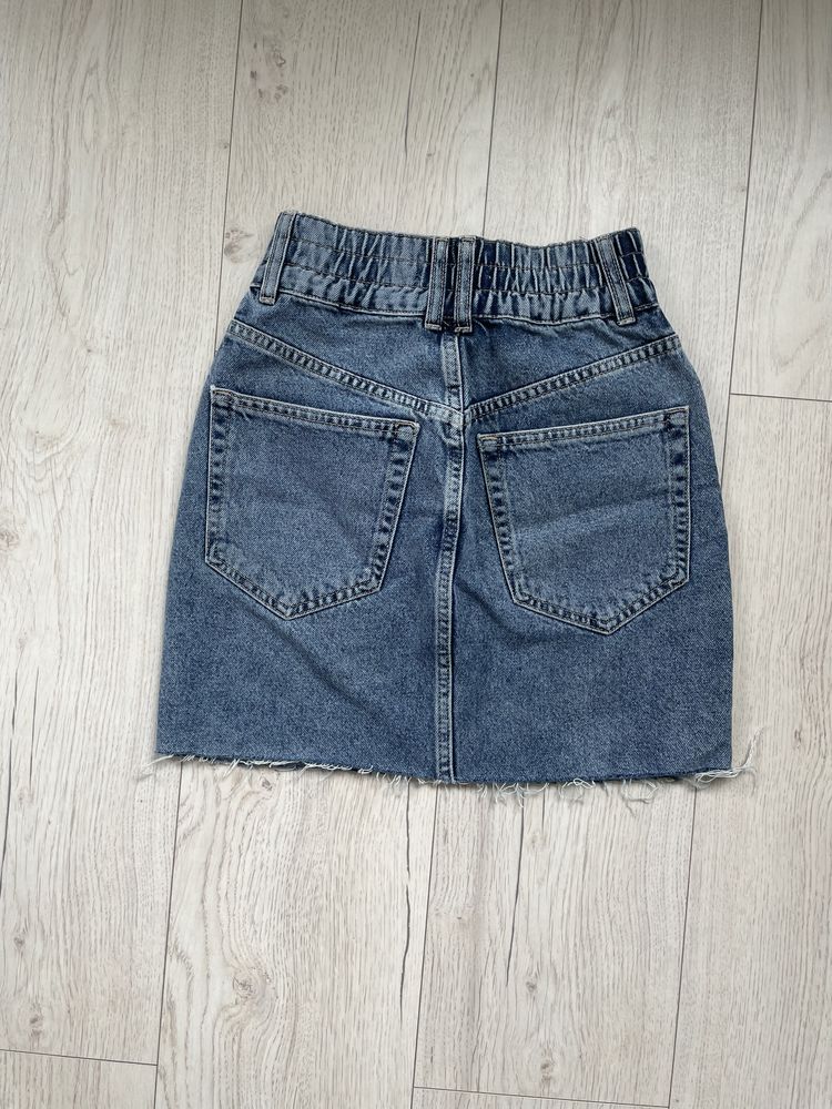 Jeansowa mini krótka spódnica wyższy stan strzepiona denim xs