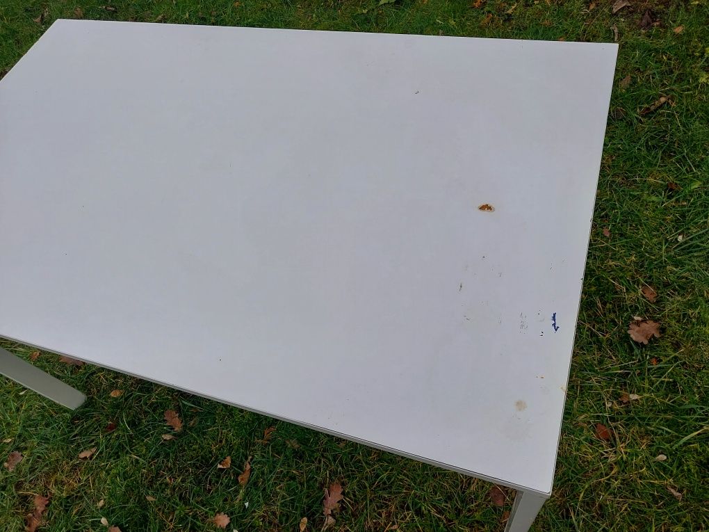 Stół z metalową ramą podstawą Ikea MELLTORP