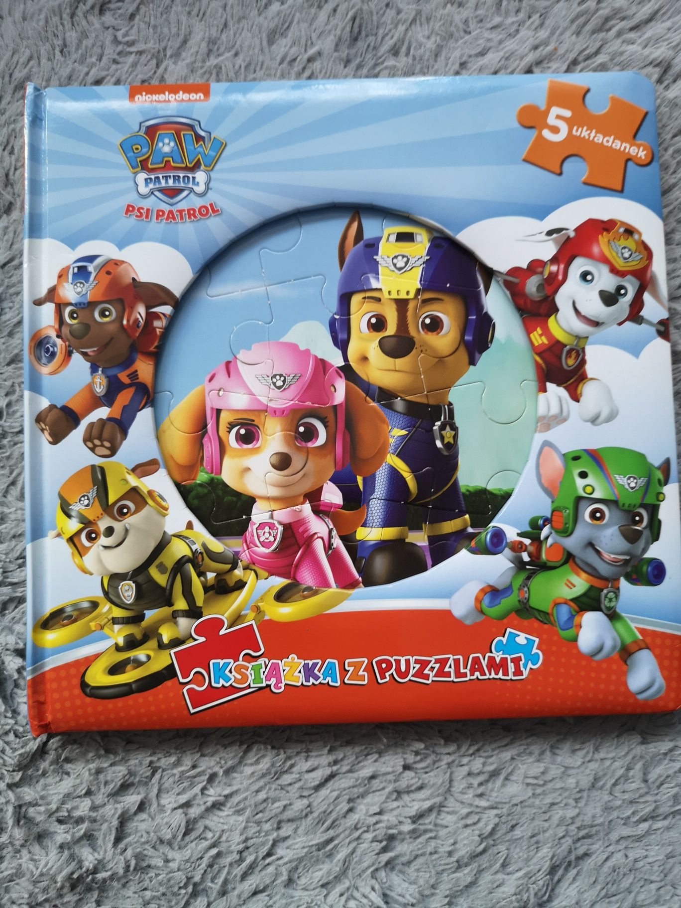 Psi Patrol książka z puzzlami + gratis