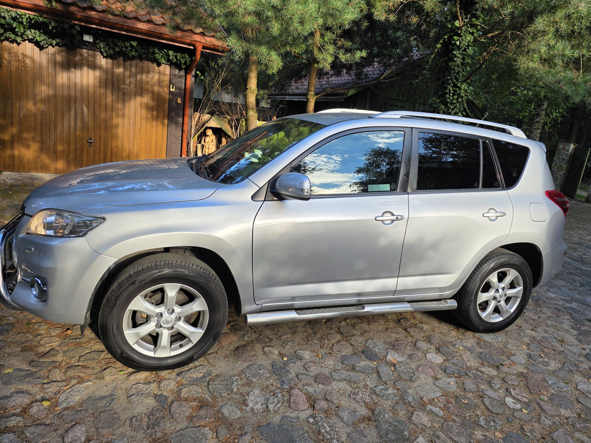 Toyota RAV4, benzyna  2010 r.