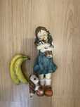 Figura antiga cerâmica - Menina com cães