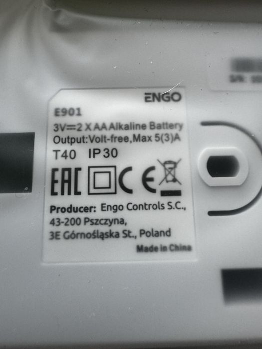 Przewodowy regulator temperatury Engo E901.