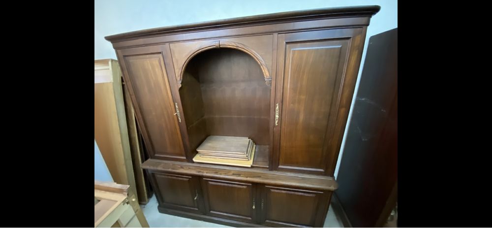 Movel para sala em Castanho
