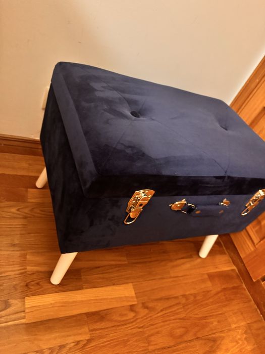 Banco azul em veludo Baú veludo com arrumção